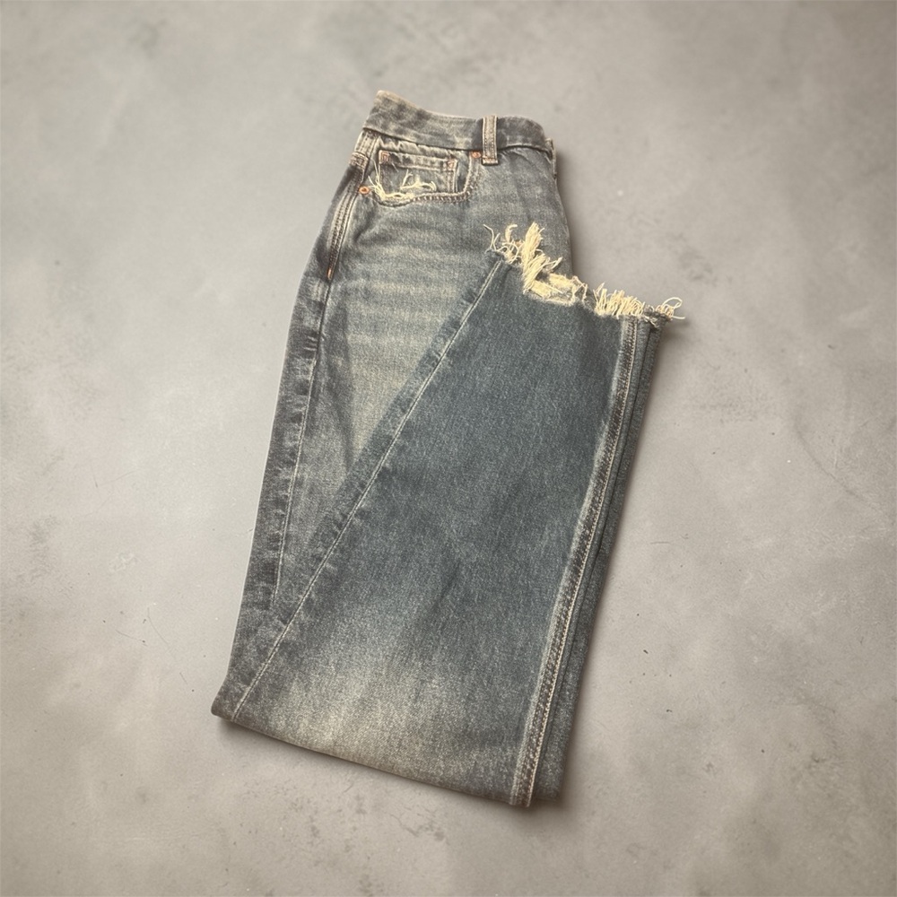 American Eagle Curvy Mom Jeans Size 6 High Rise Straight Leg Medium Wash